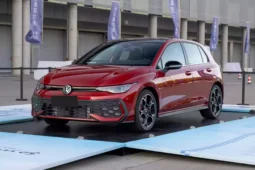 
										Volkswagen Golf GTI full									